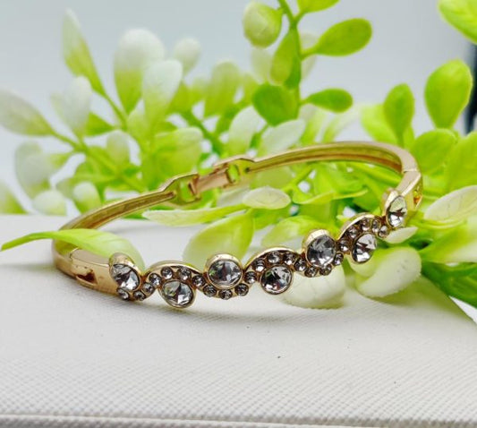 Crystal Accent Bracelet – Chic & Adjustable for Women