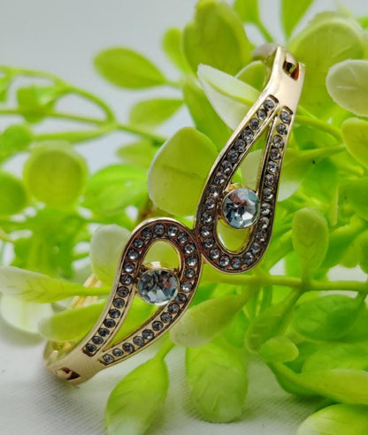 Elegant Infinity Charm Bracelet – Adjustable & Stylish