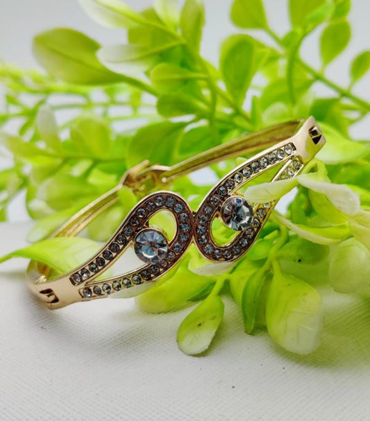 Elegant Infinity Charm Bracelet – Adjustable & Stylish